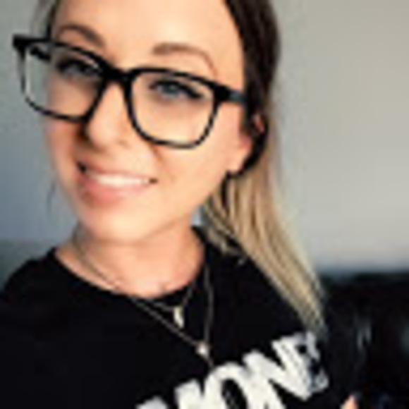 Meet your Posher, Cassandra - Picture 1 of 1